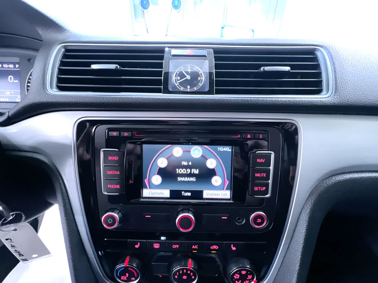 2013 Volkswagen Passat TDI SE w/Sunroof
