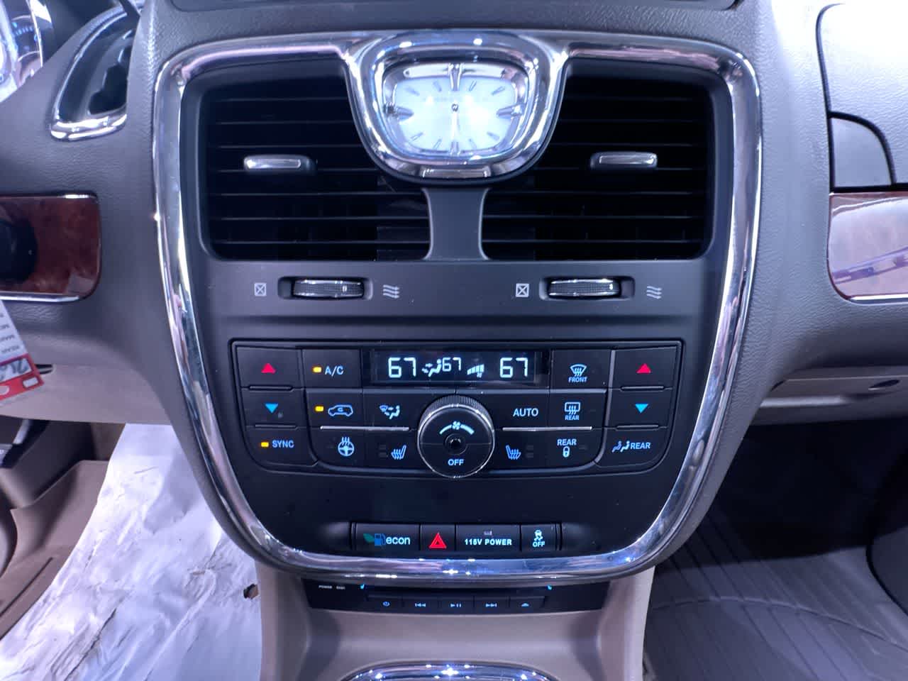 2015 Chrysler Town & Country Limited Platinum