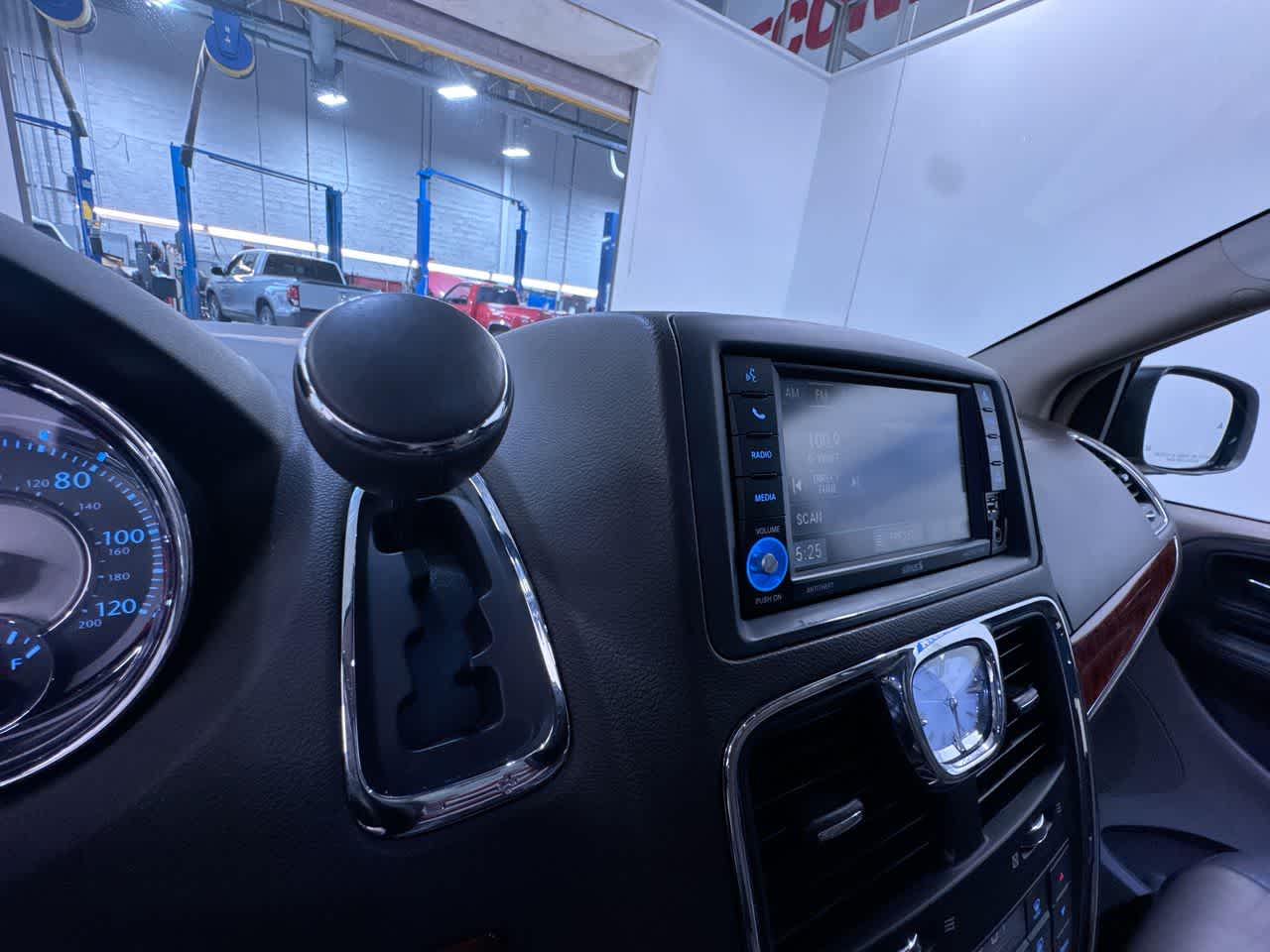 2015 Chrysler Town & Country Limited Platinum