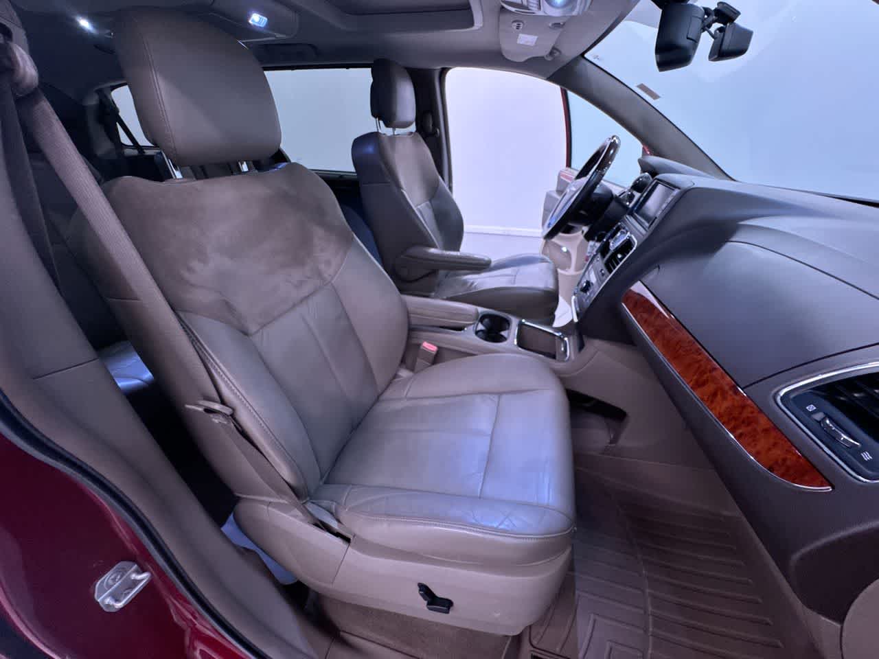 2015 Chrysler Town & Country Limited Platinum
