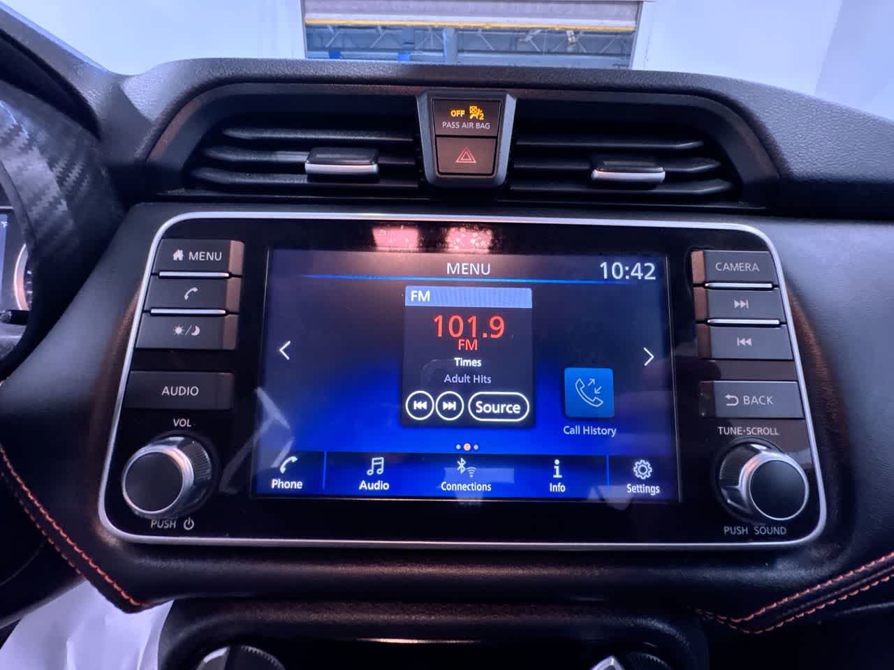 2022 Nissan Versa SR