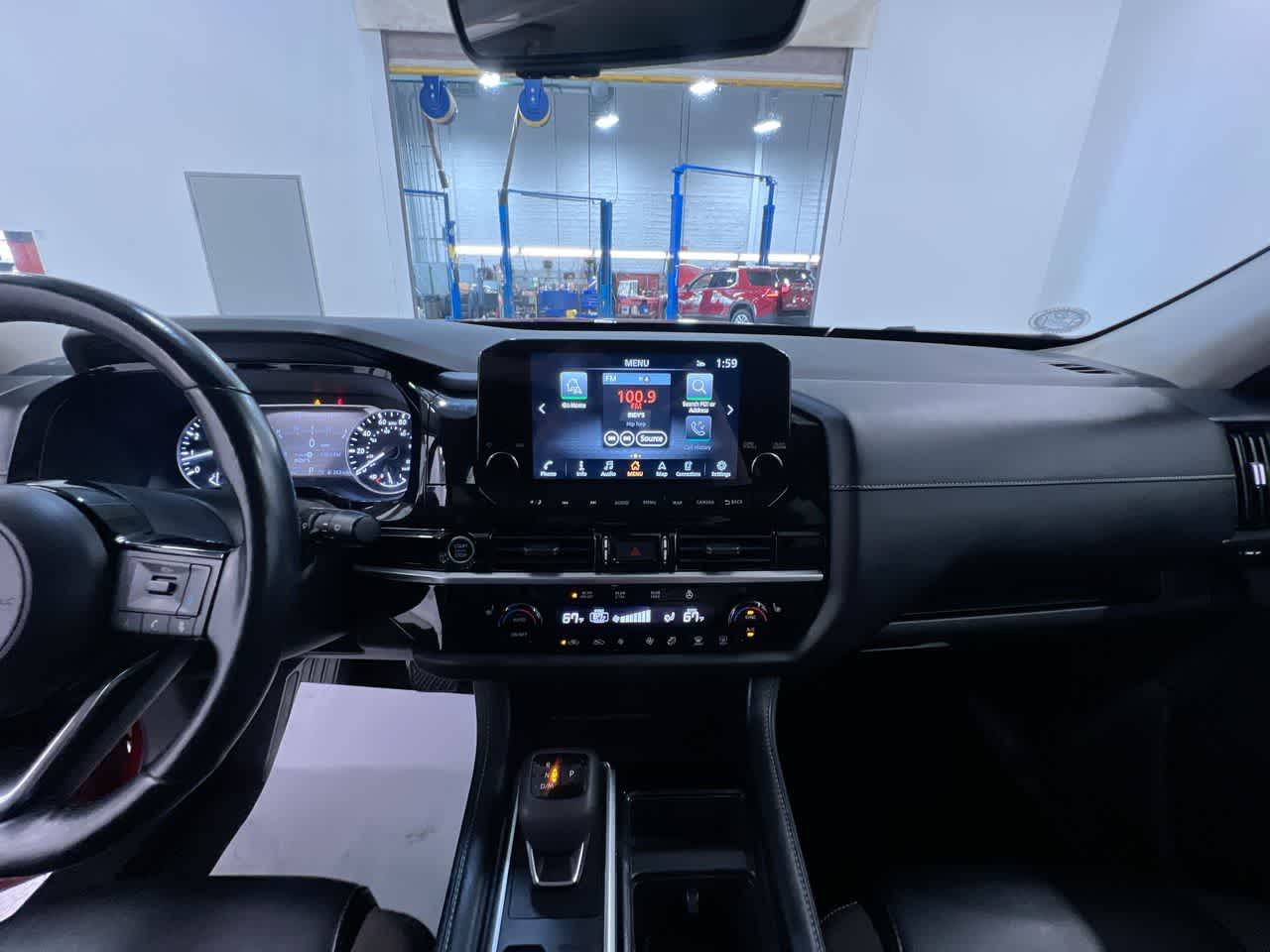 2023 Nissan Pathfinder SL