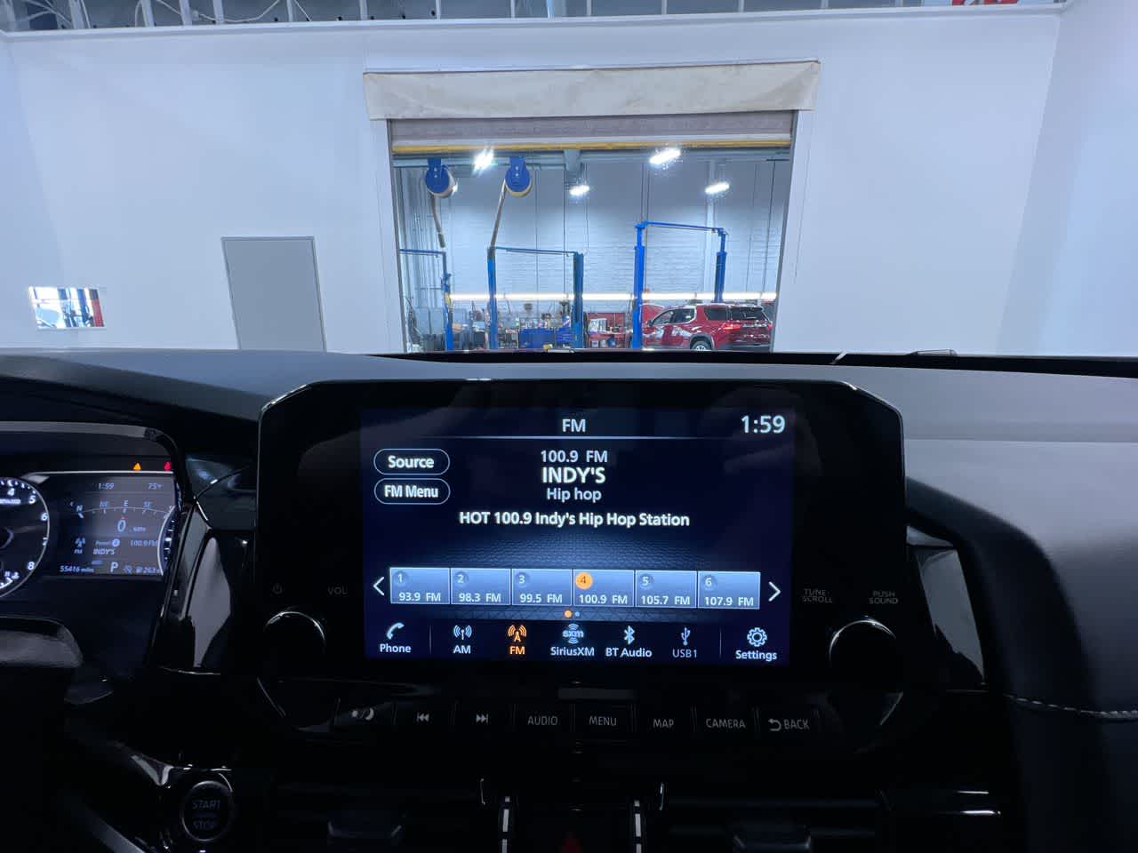 2023 Nissan Pathfinder SL