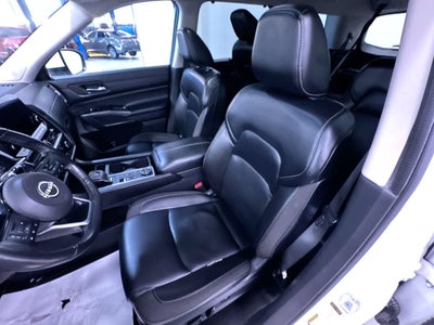 2022 Nissan Pathfinder SL