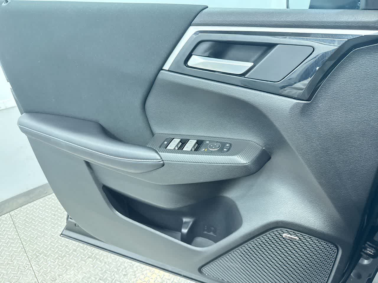 2025 Mitsubishi Outlander ES