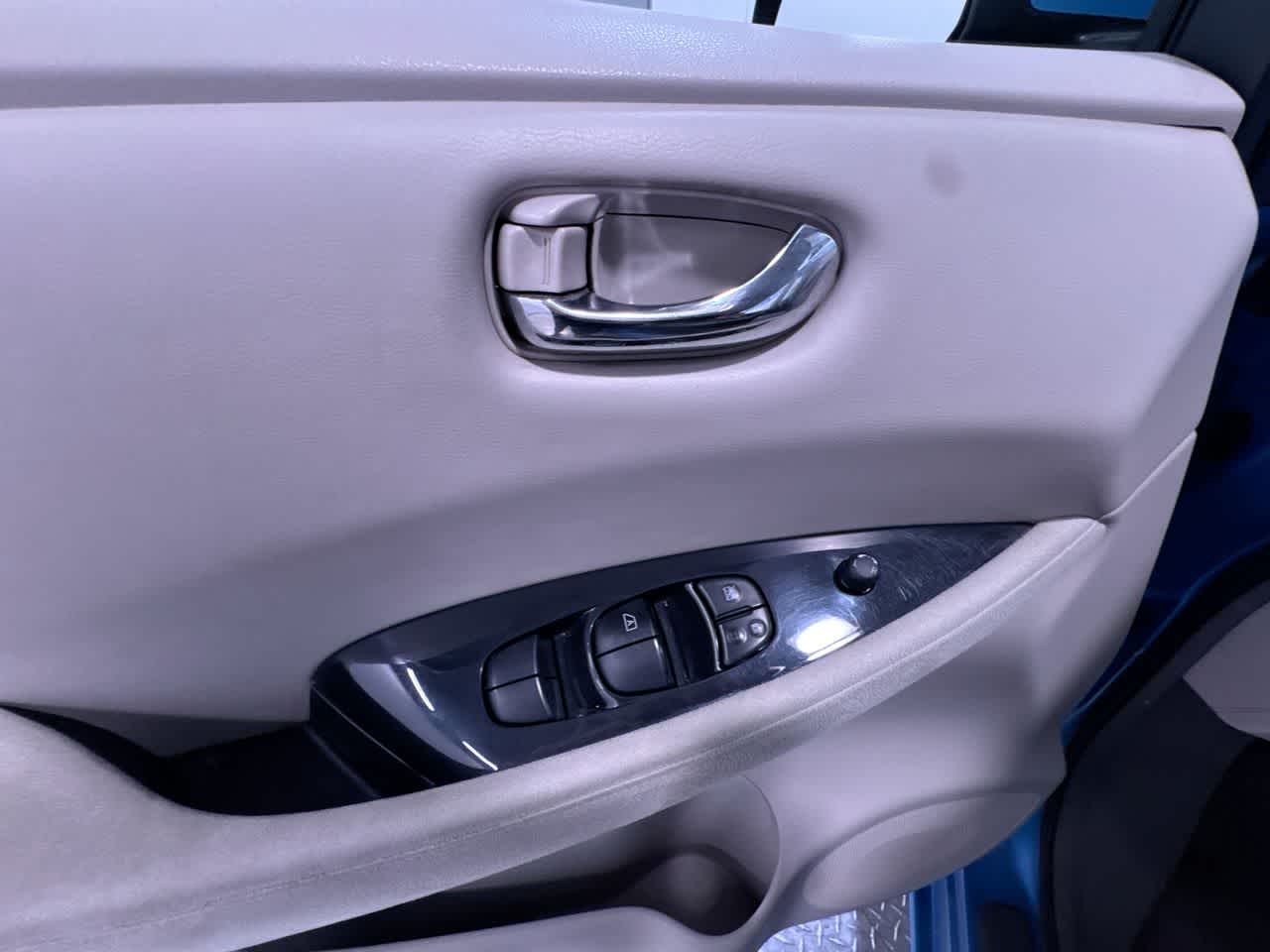 2012 Nissan LEAF SV