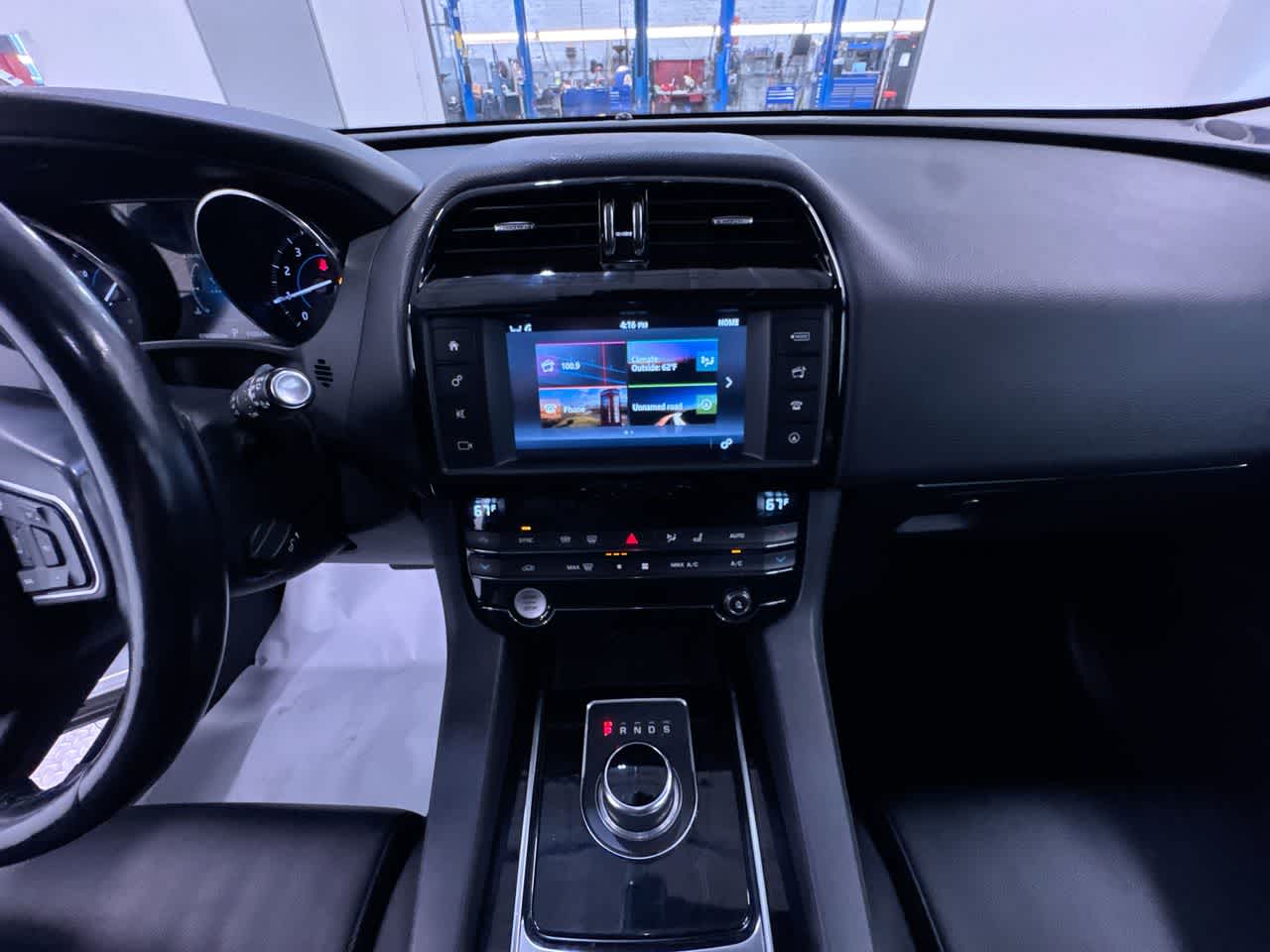 2018 Jaguar F-PACE 25t Premium