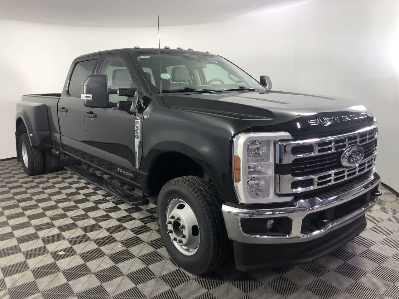 2025 Ford Super Duty F-350 DRW XLT