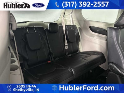 2024 Chrysler Pacifica Hybrid Select